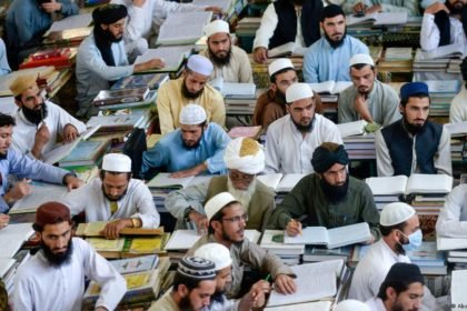 تفسیر مدارس دینی و مشکلات زندگی مدرن