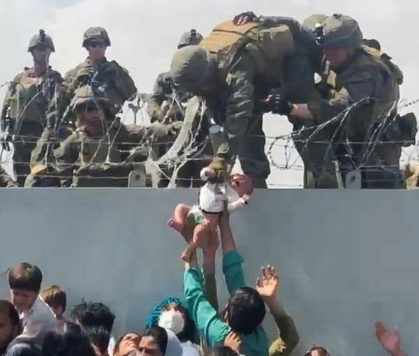 روزنامه‌ی آمریکایی: خروج آشفته‌ی آمریکا از افغانستان نمادی از بی‌کفایتی جو بایدن بود