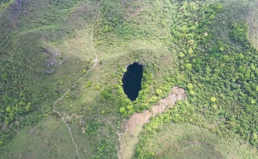 کشف یک گودال حیرت‌انگیز در جنوب چین