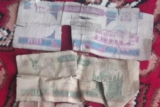 فریاد ماموران خدمات ملکی قندز از تادیه معاشات‌شان با پول مندرس و فرسوده