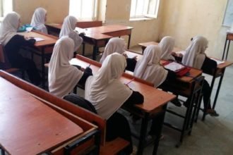 خواست دانش‌آموزان دختر برای بازگشایی دروازه‌های مکتب‌ها
