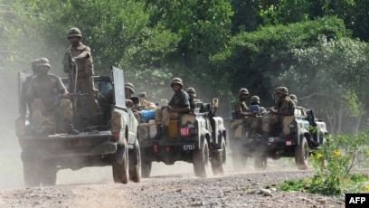 کشته‌شدن چهار نظامی پاکستانی در حمله‌ی انتحاری و درگیری با گروه طالبان پاکستان