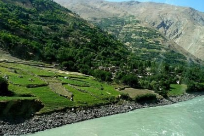 چرخبال‌های گروه طالبان شهرستان شهدای استان بدخشان را بمبارد کردند