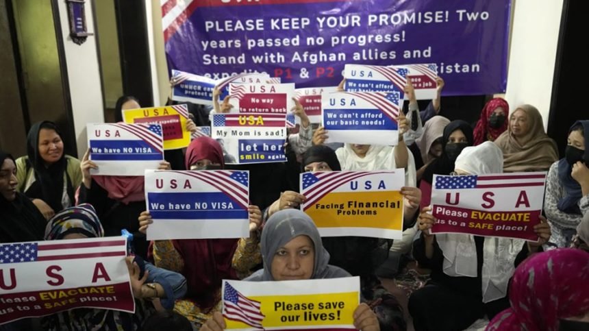 اعتراض پناه‌جویان افغانستانی به دلیل رسیدگی‌نشدن به پرونده‌های شان از سوی امریکا