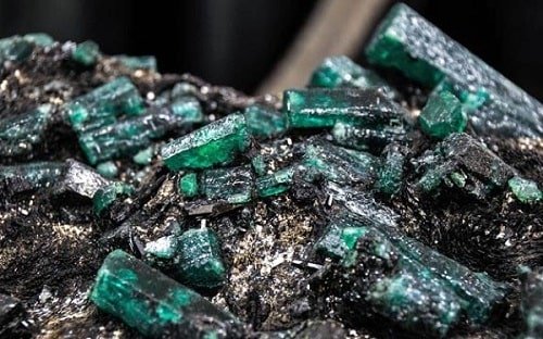 گروه طالبان از فروش زمرد پنج‌شیر به بار پنجم خبر دادند