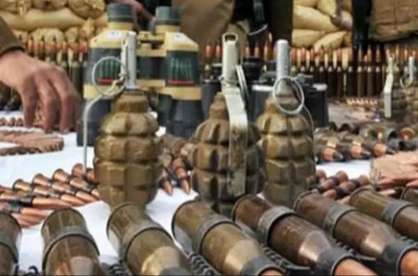 خبرگزاری جمهوری اسلامی از بازداشت قاچاقچیانی که از افغانستان وارد ایران شده بودند خبر دادند