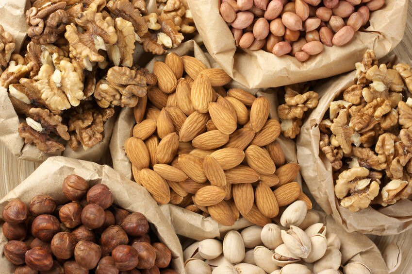 میوههای خشک استان هرات به کشورهای همسایه تجارت میشوند