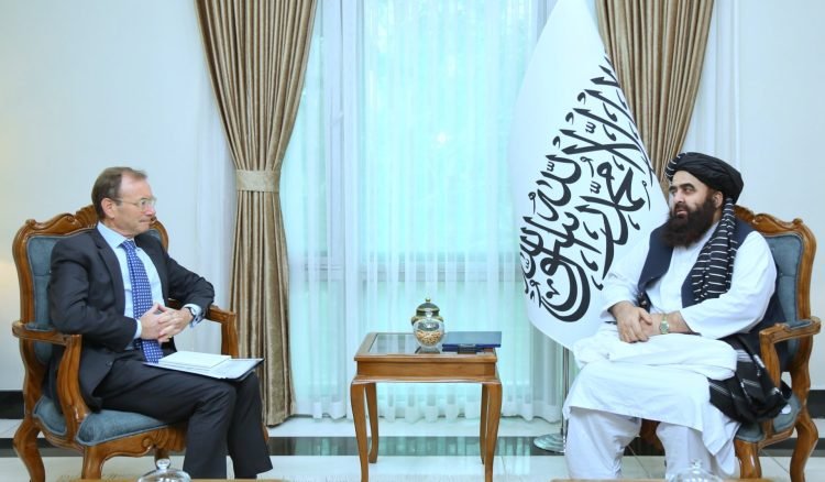 متقی با کاردار سفارت بریتانیا برای افغانستان دیدار کرد