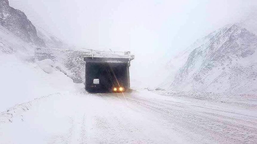 گذرگاه سالنگ مسدود شد