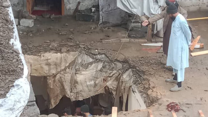 از اثر فرو ریختن سقف یک خانه در استان کنر چهار تن جانباختند