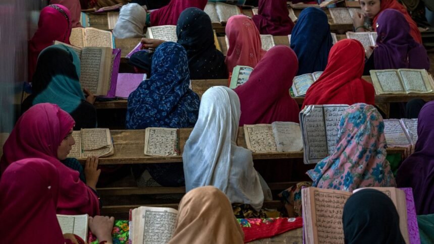 دو مدرسه‌ی دخترانه در استان دایکندی گشایش یافتند