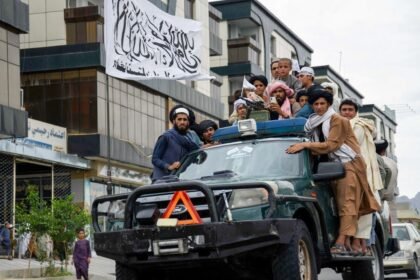 مجاهد: طالبان برای بهبود روابط با پاکستان آماده هستند