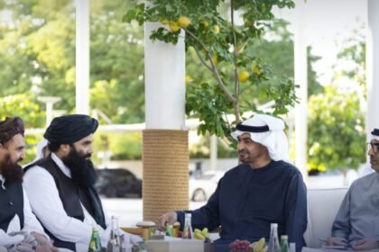 منبع: سفر حقانی به امارات متحده‌ی عربی برای برجسته‌سازی نقش او در حکومت طالبان صورت گرفته است