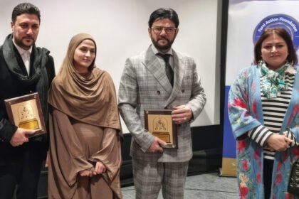 صدیق شباب و طاهر شباب برنده‌ی جایزه‌ی «قند پارسی» شدند