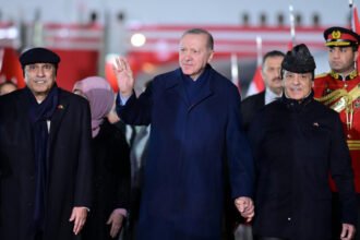 اردوغان در پاکستان با مقامات این کشور دیدار کرد
