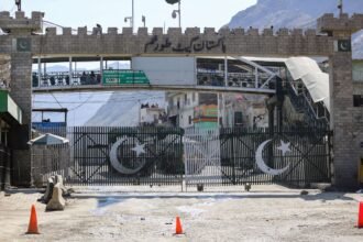 هزینه مسدود شدن گذرگاه تورخم را کی‌ پرداخت می‌کند؟