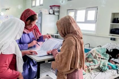 بی‌سرنوشتی ۱۳۴ هزار کودک؛ ۱۸ مرکز صحی در افغانستان بسته شد