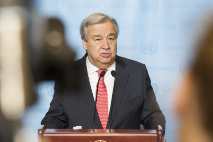 گوترش می‌گوید زنان افغانستان با «تصمیم‌های وحشتناک» روبرو هستند