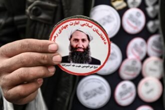 هبت‌الله: داشتن تلفن هوشمند گناه کبیره است