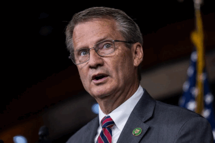 بورچت: آمریکا هر هفته ۴۰ میلیون دالر به طالبان می‌فرستد