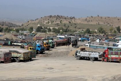 پاکستان گذرگاه غلام‌خان در استان خوست را مسدود کرد