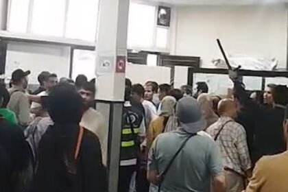 سفارت طالبان در تهران، محل بی‌نظمی و بی‌احترامی به مهاجران افغانستانی