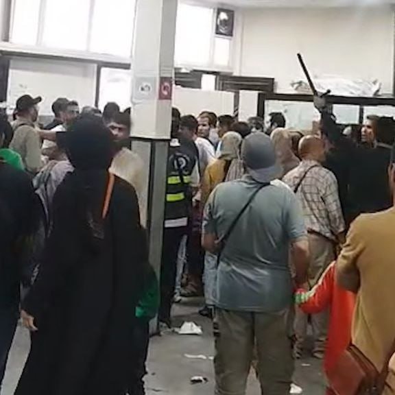 سفارت طالبان در تهران، محل بی‌نظمی و بی‌احترامی به مهاجران افغانستانی