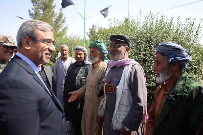 دیدار مقام ایرانی با مهاجران افغانستانی در تربت جام