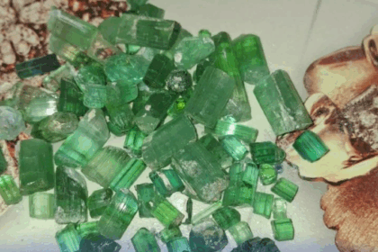 طالبان از فروش هشت کیلوگرام سنگ قیمتی در نورستان خبر داد