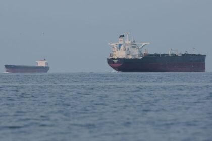 توقف کشتی ایرانی توسط آمریکا