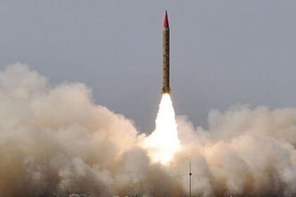 تشدید درگیری‌ها در مأرب یمن؛ حوثی‌ها ۲۴ موشک بالستیک و چندین پرتابه شلیک کردند 