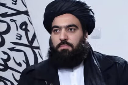 پس از انتقاد از هبت‌الله؛ عضو پیشین هیأت مذاکره‌کننده طالبان به قطر فرار کرد 